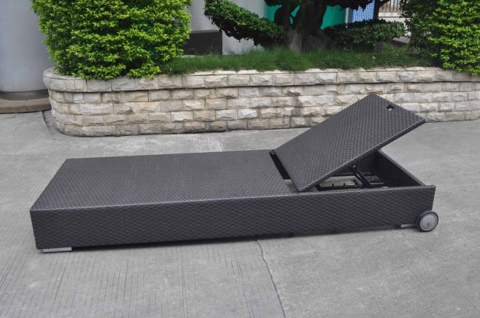 Babmar - Mandarin Chaise Lounge with Wheels