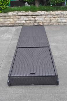 Mandarin Chaise Lounge with Wheels