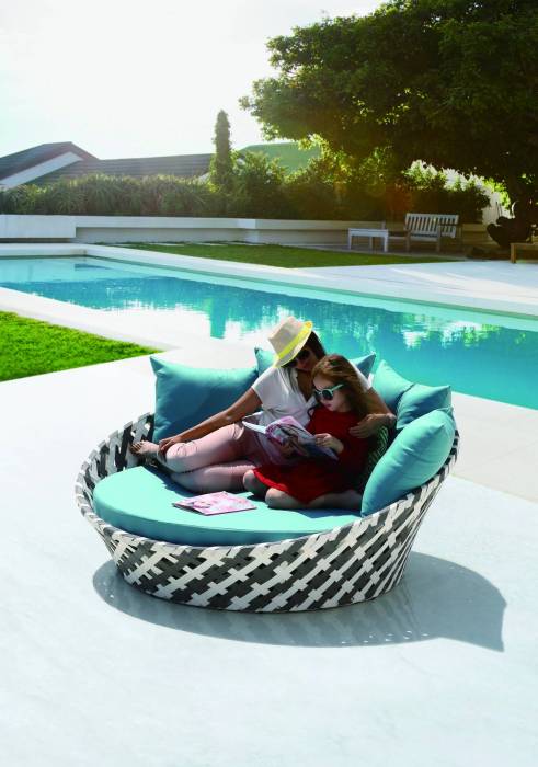 Verona Round Daybed - Image 1